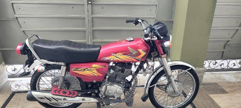 Honda 125cc 10/10 condition,,one hand use 6