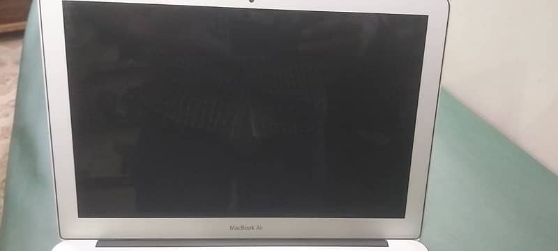 New MACBOOK AIR 2017 13inches 8gb dualcore intel i5 processor 3