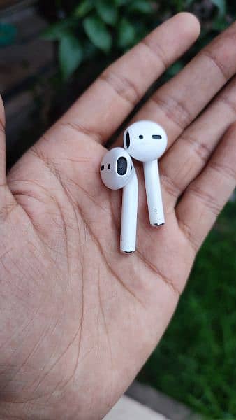 Apple Original Airpods 1st generation 2