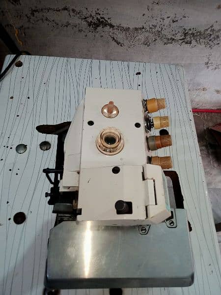 juki modle 781 kaj 10/10 condition and overlock machen model2400 1