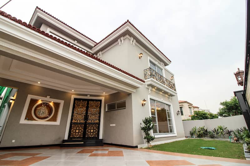 22 MARLA CORNER FULL BASEMENT PLUS SWIMMING POOL ROYAL BANGALOW FOR SALE NEAR TO SPICE BAZAR. 5