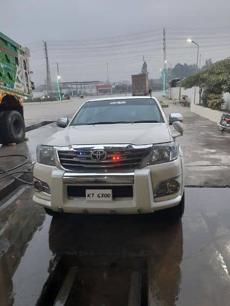 Toyota Hilux 2014 1