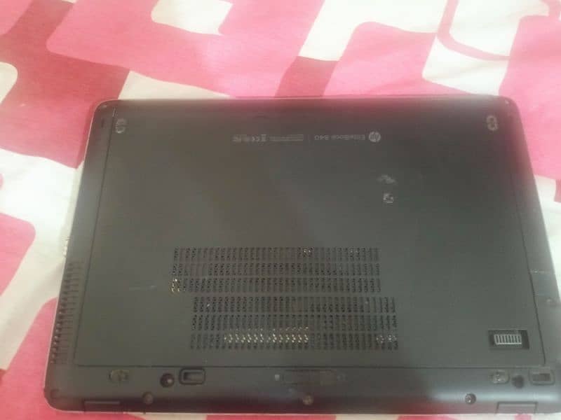 HP elite book 820 4th gen 1