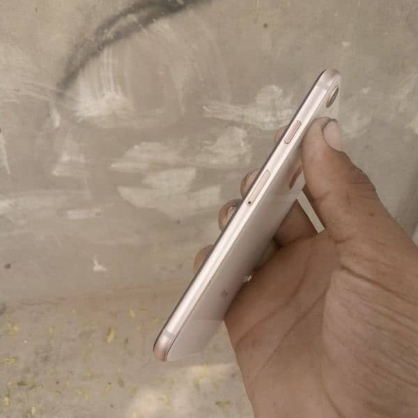 urgent sale iPhone 8 non pta 64gb 1