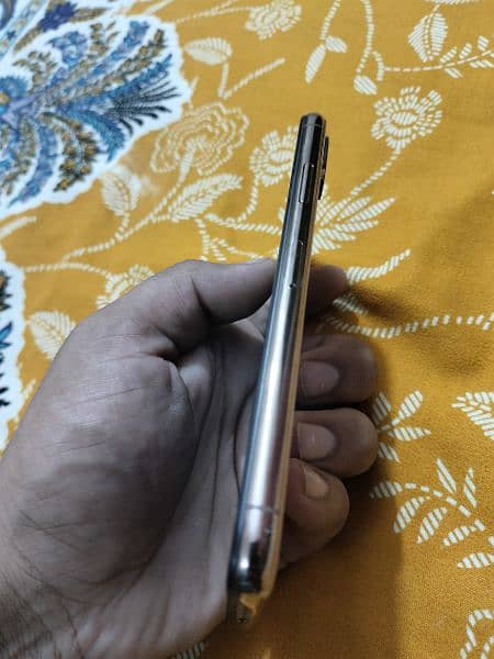 iphone xs non pta . 256 gb. 81% health true tone active 5