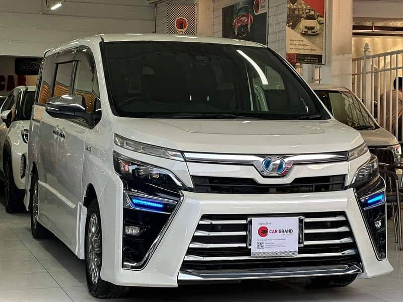 Toyota Voxy 2019 full option 1