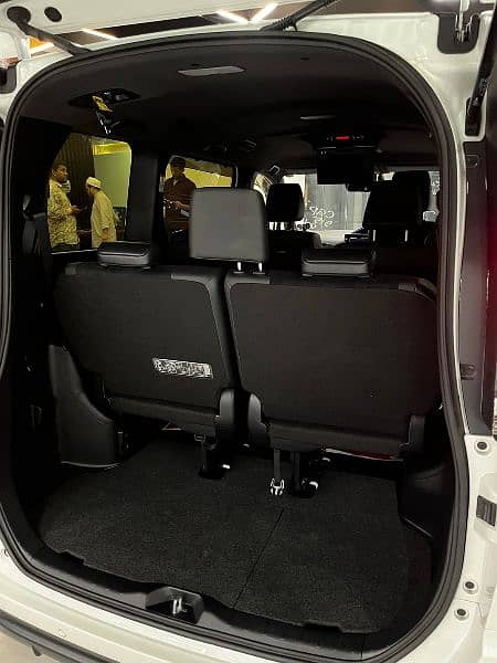 Toyota Voxy 2019 full option 4