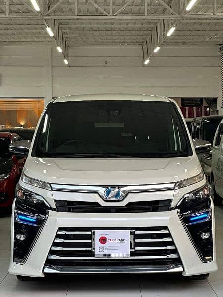 Toyota Voxy 2019 full option 16