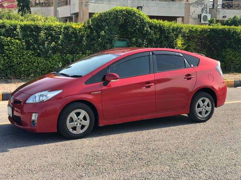 Toyota Prius 2011 1