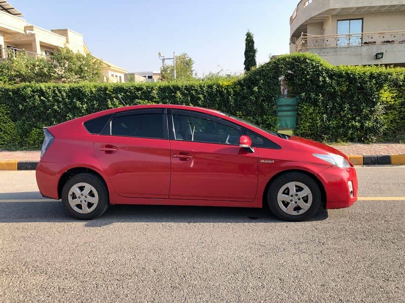 Toyota Prius 2011 4