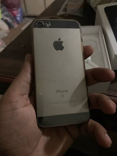 iPhone SE 16 gb 0