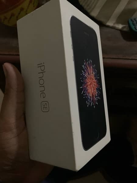 iPhone SE 16 gb 2