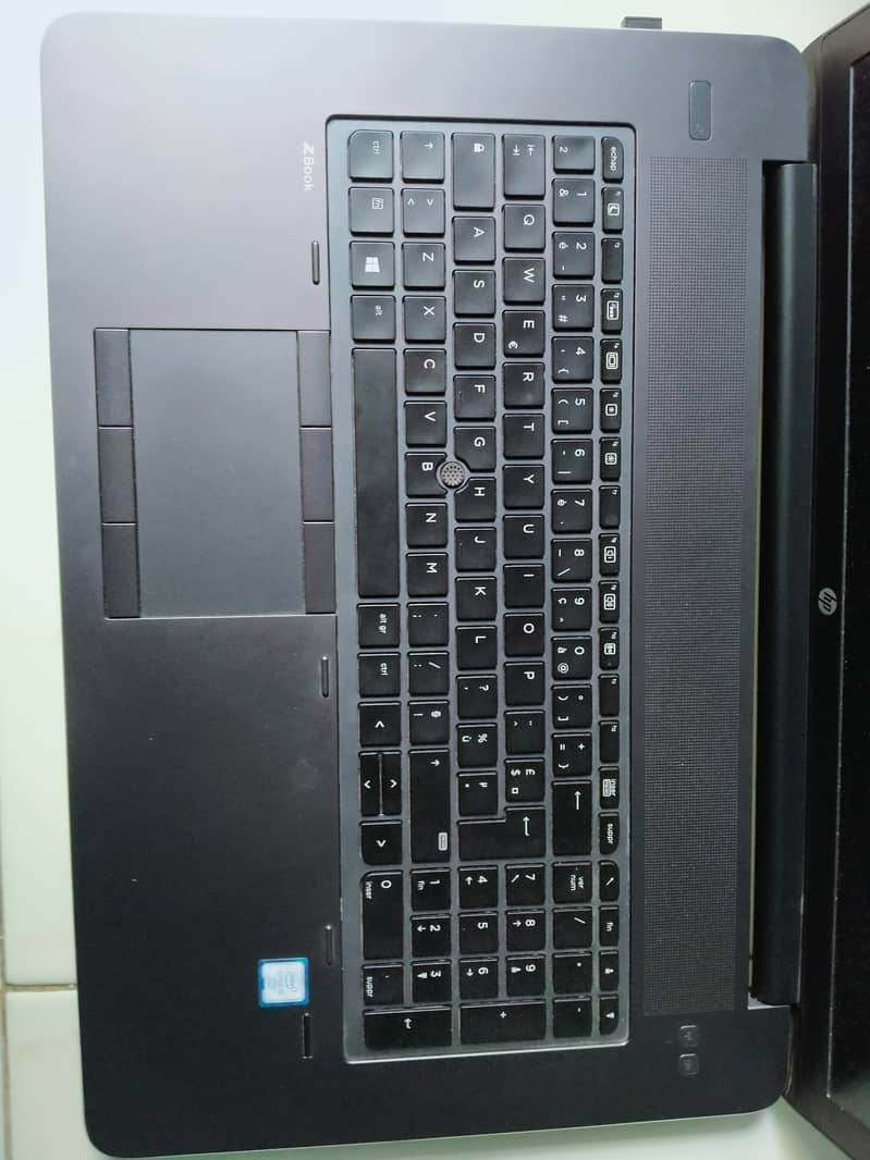 HP ZBOOK 17 G3 FRESH CONDITION 1