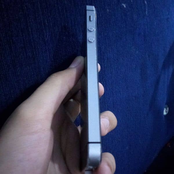 iphone 5 with good condition 2