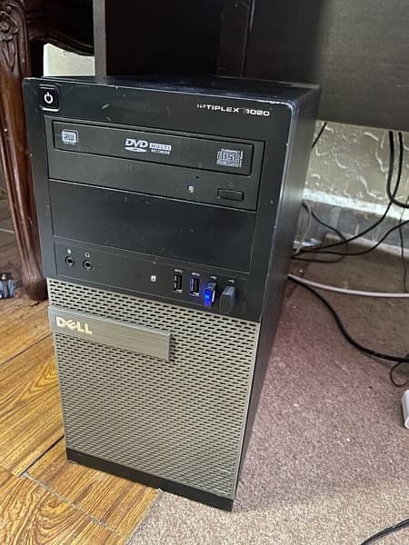 hi I am selling my I-3 desktop 8