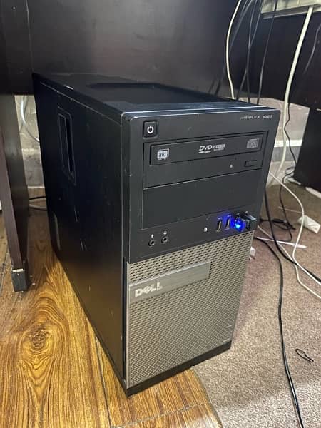 hi I am selling my I-3 desktop 9