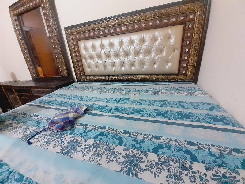 full bed set wooden for urgent sale 4