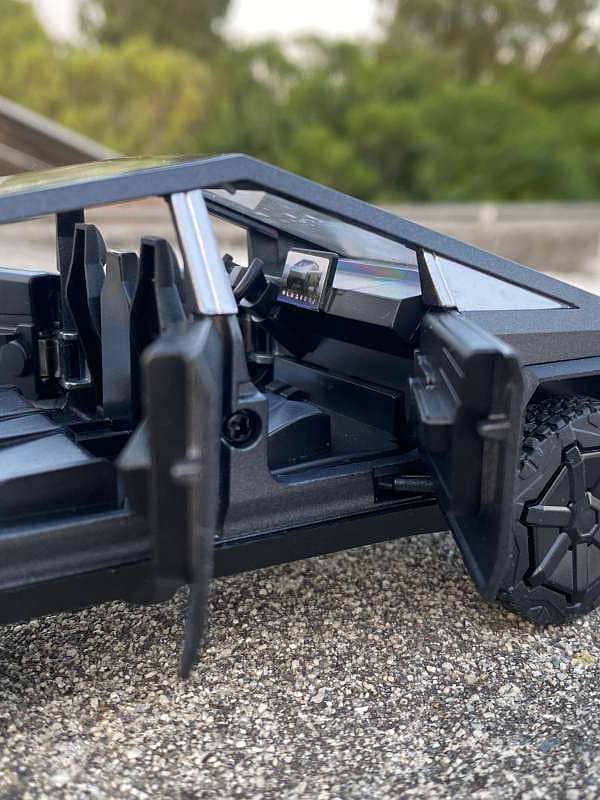 Tesla Cyber Truck with Cybersquad diecast car model 8