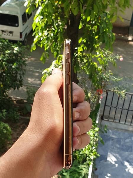 I am selling iPhone 11 Pro pta approved 1