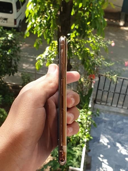 I am selling iPhone 11 Pro pta approved 5