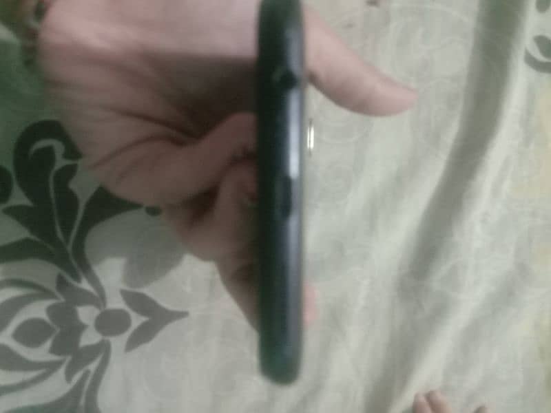 oppo A1k 2/32 minor glass crack 2