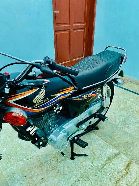 Honda 125cc 2019 Registered Karachi Number 1st Owner Sealed Engine 3