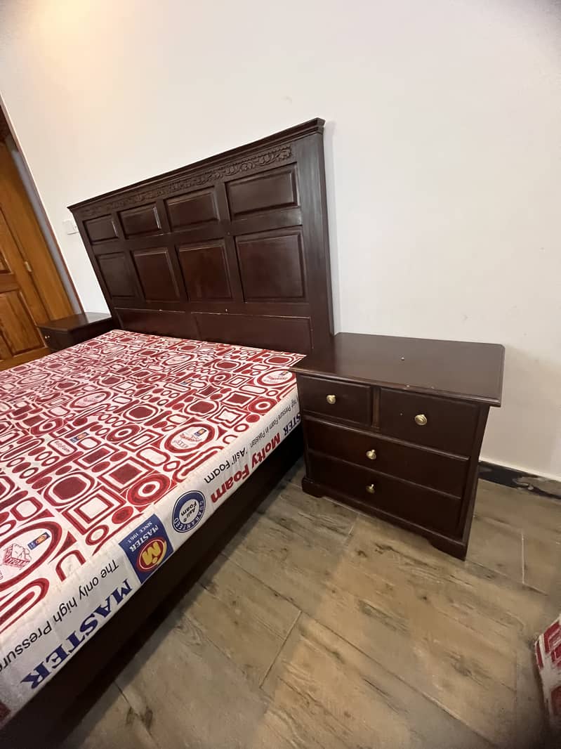 [URGENT] Complete Bed set (dressing table, 2 side tables) 0