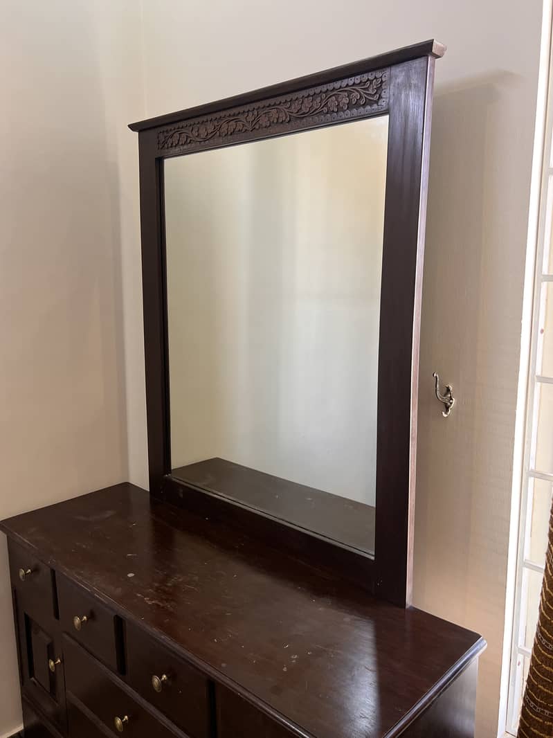 [URGENT] Complete Bed set (dressing table, 2 side tables) 4