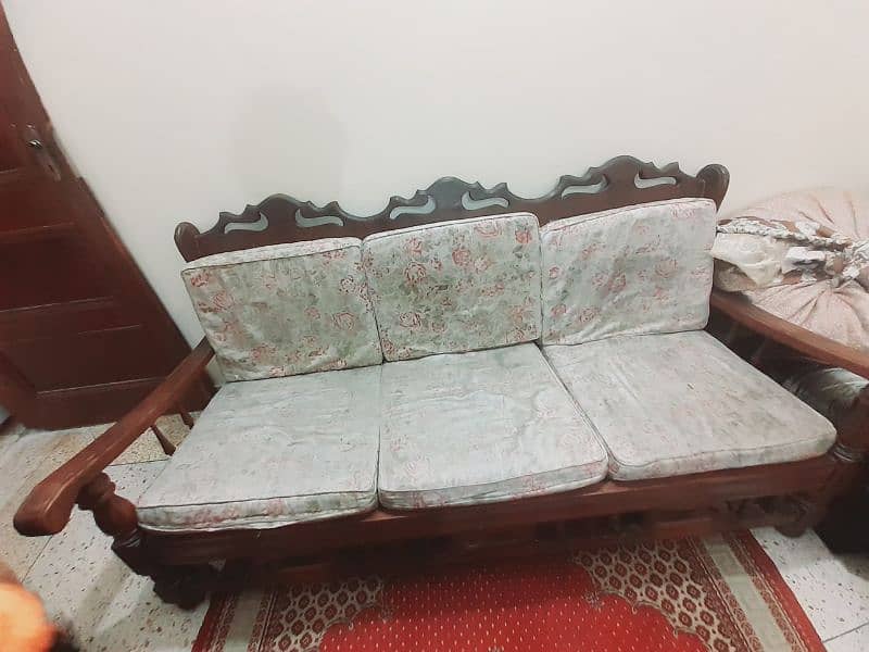 5 seater lakr sofa urgent sale 3