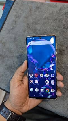 Sharp Aquos R6 0