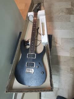 Ibanez Rg321 MH with amplifier Master Piece
