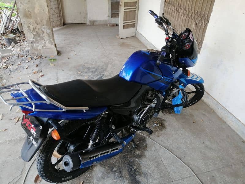 yamaha ybr 125 2017 sport look good condition bike Blue 0