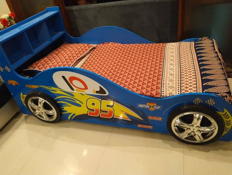 kids car bed very neat condition 1