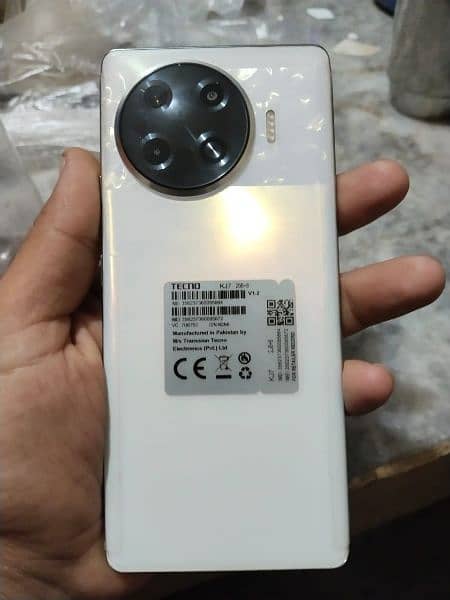 spark 20 pro + 10/10 condition 1