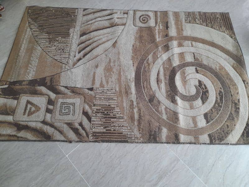 brown rug in good condition 0