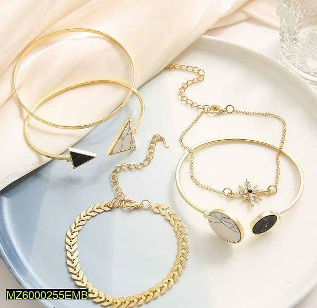 important Golden plated 5 pics of bracelet 5