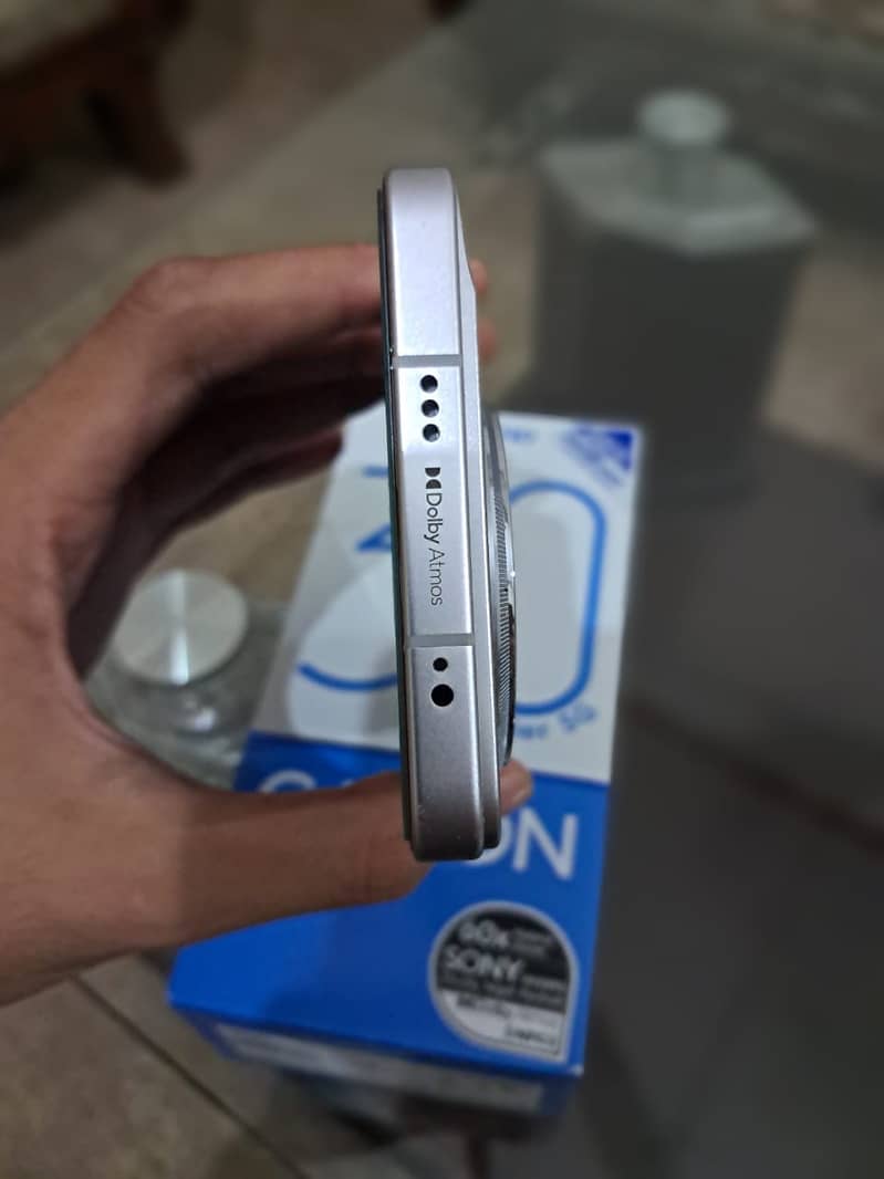 Techno camon premier 5G brand new . . . . . . 60× hybrid zoom snowy silver 1