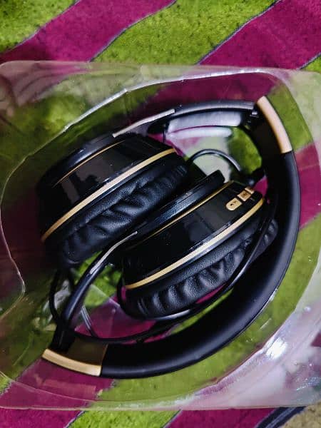 Wireless Headphones for All Mobiles. Just like New Condition 3