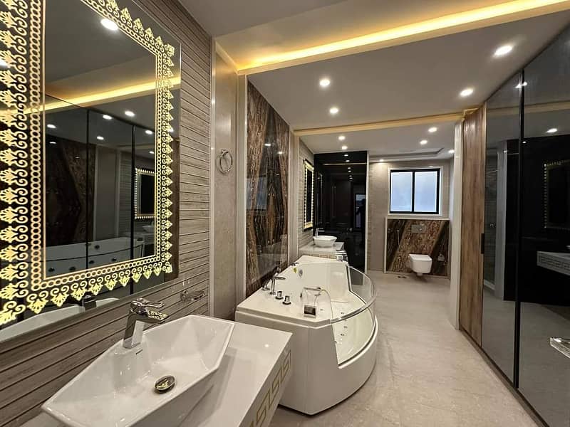 Luxurious Designer 1 Kanal Brand New House For Sale in Bahria Town Lahore 20