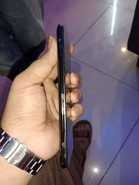 infinix Hot 8 lit 4