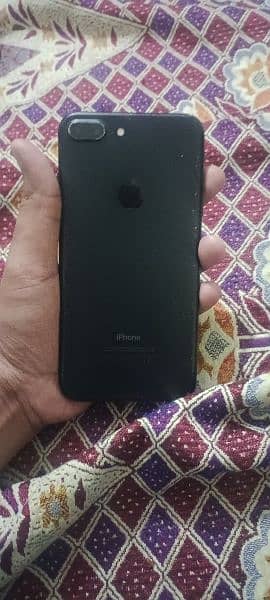 I phone 7 plus 8/10 128gb figure ok battery change 0