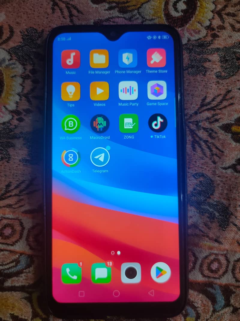 Oppo F9 Pro 0