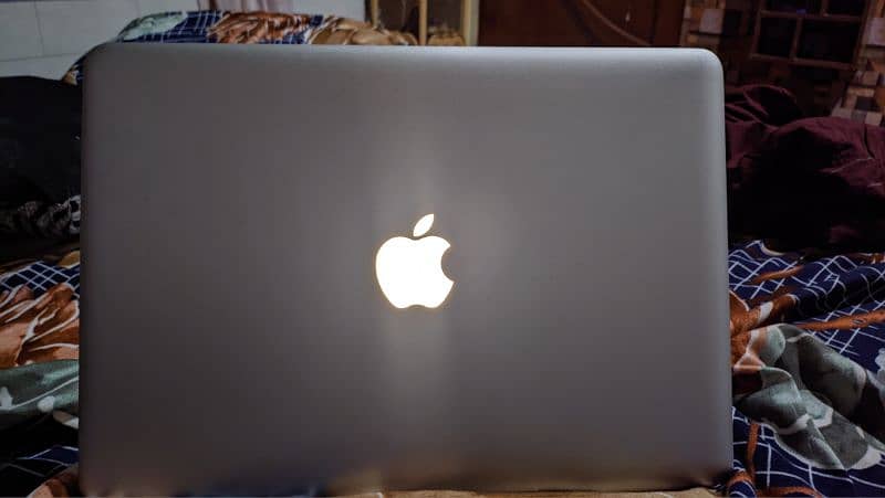 MACBOOK PRO 4