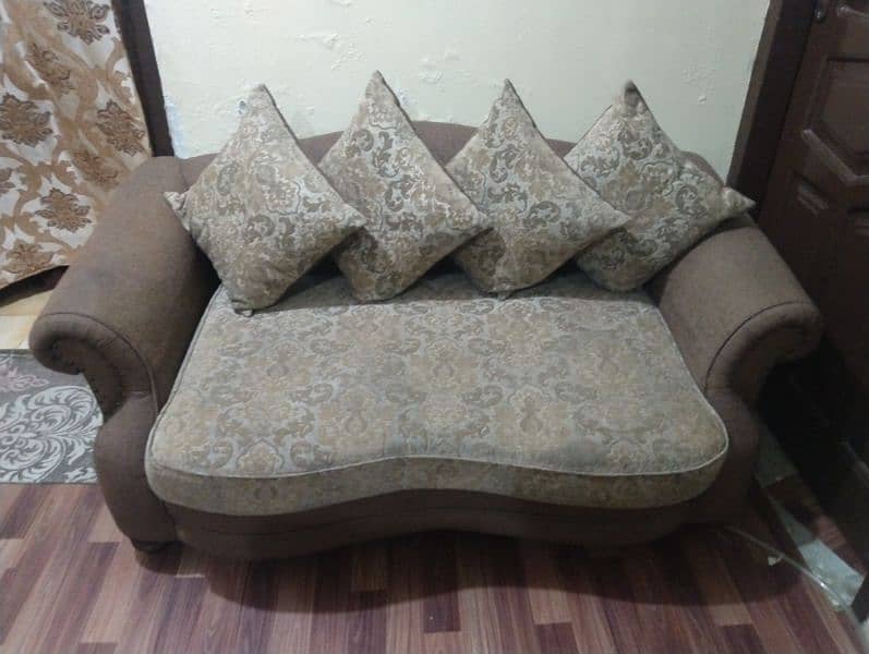 4 seater sofa 0