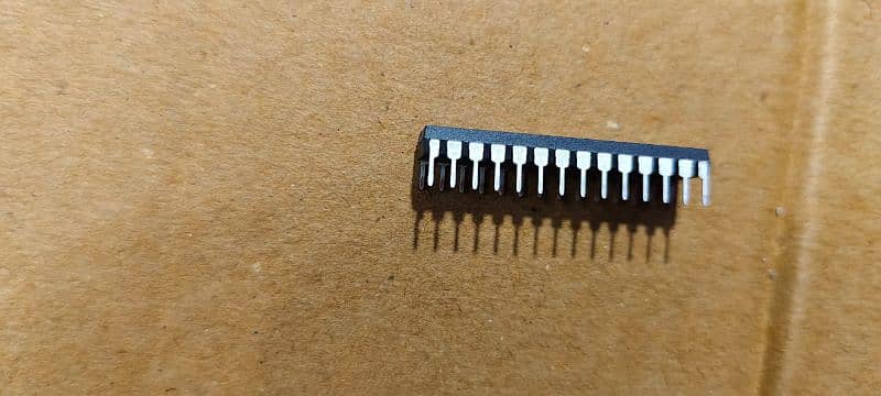 Microcontroller IC Chip No. dsPIC30F2010 I/SP 1