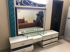 fully furnished dressing tabel with mirror