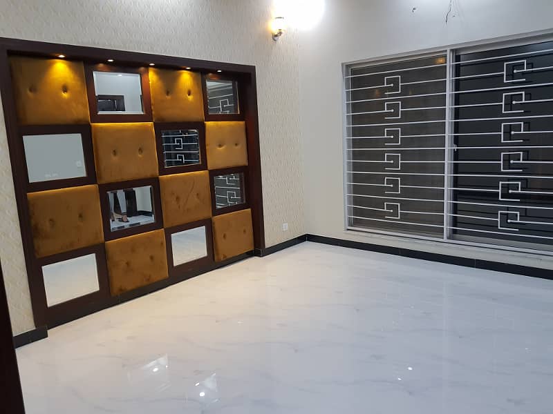 Luxurious Designer 1 Kanal Brand New House For Sale in Bahria Town Lahore 22