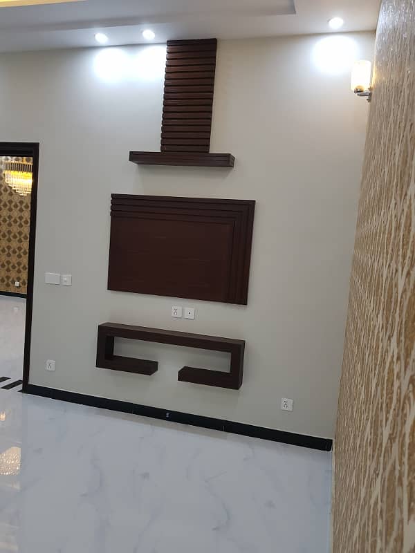 Luxurious Designer 1 Kanal Brand New House For Sale in Bahria Town Lahore 24