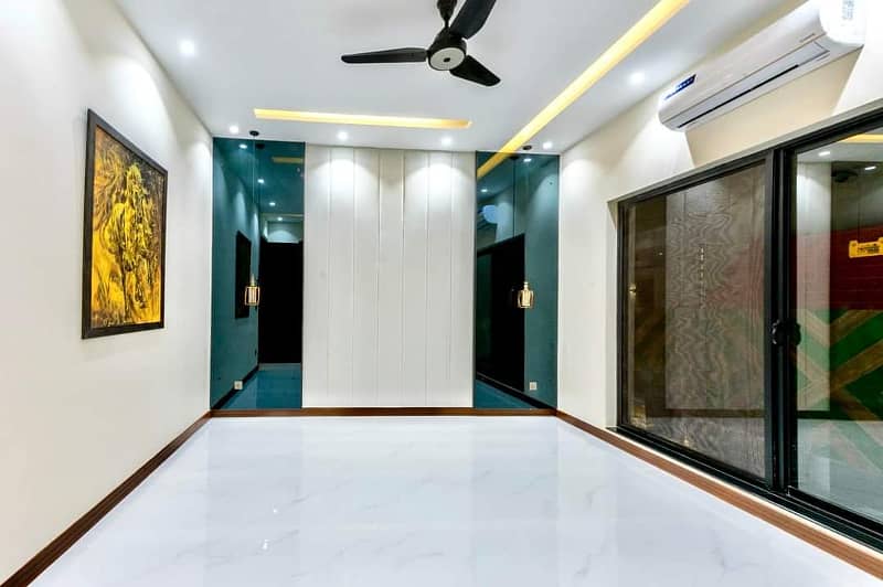 Luxurious Designer 1 Kanal Brand New House For Sale in Bahria Town Lahore 35