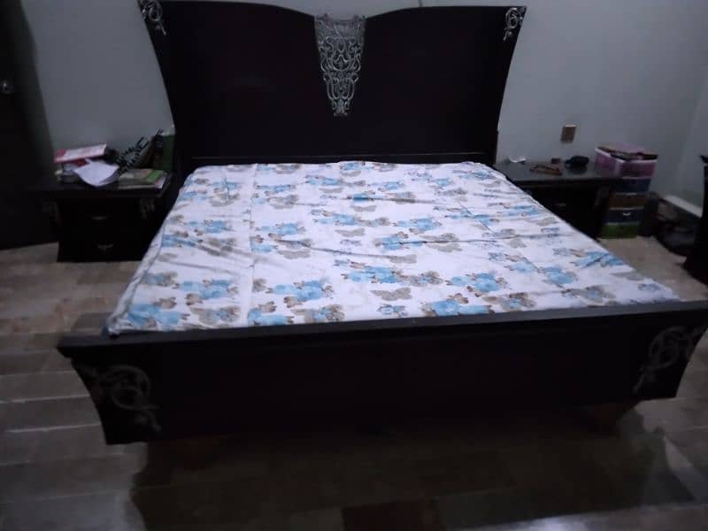 king size bed with medicated mattress with cover 0